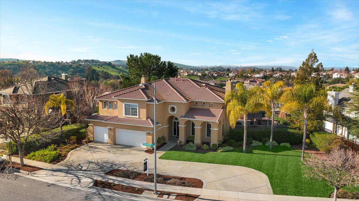 6315 Skywalker Drive San Jose, CA 95135 - Photo 3 of 34 a view of a house with a garden