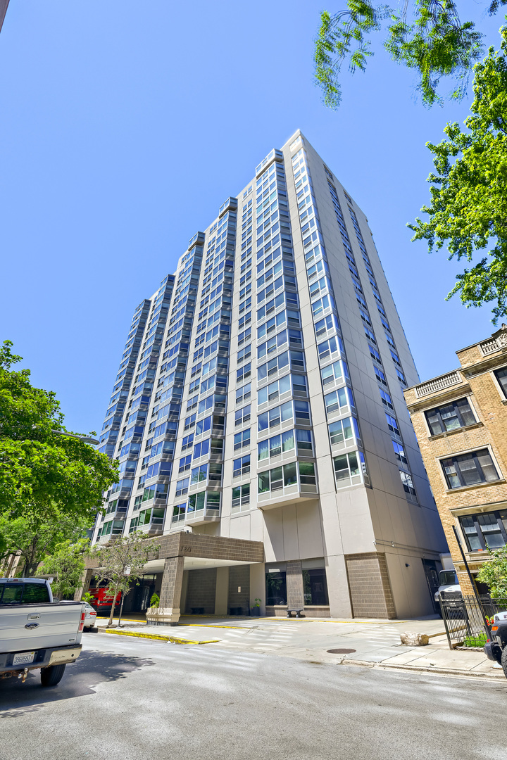 720 West Gordon Terrace, Unit 3R Chicago, IL 60613 - Photo 2 of 11