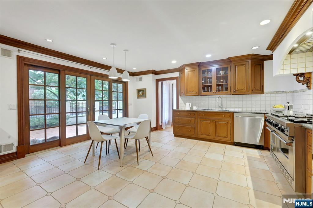 285 Arch Road Englewood, NJ 07631 - Photo 18 of 37