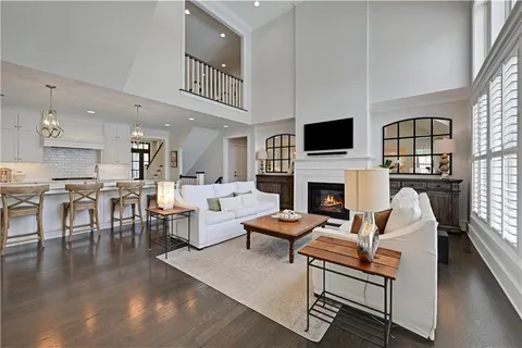 $1,949,000 | 5004 West 70th Street, Prairie Village, KS 66208