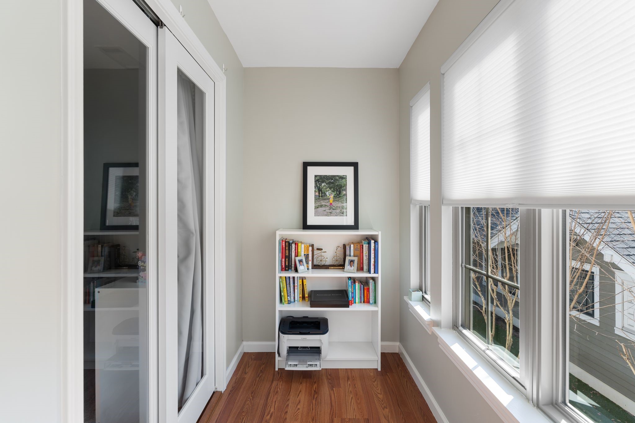 2612 Yupon Street Houston, TX 77006 - Photo 30 of 40 Another view of the flex space highlights its adaptable footprint and connection to the secondary bedrooms.