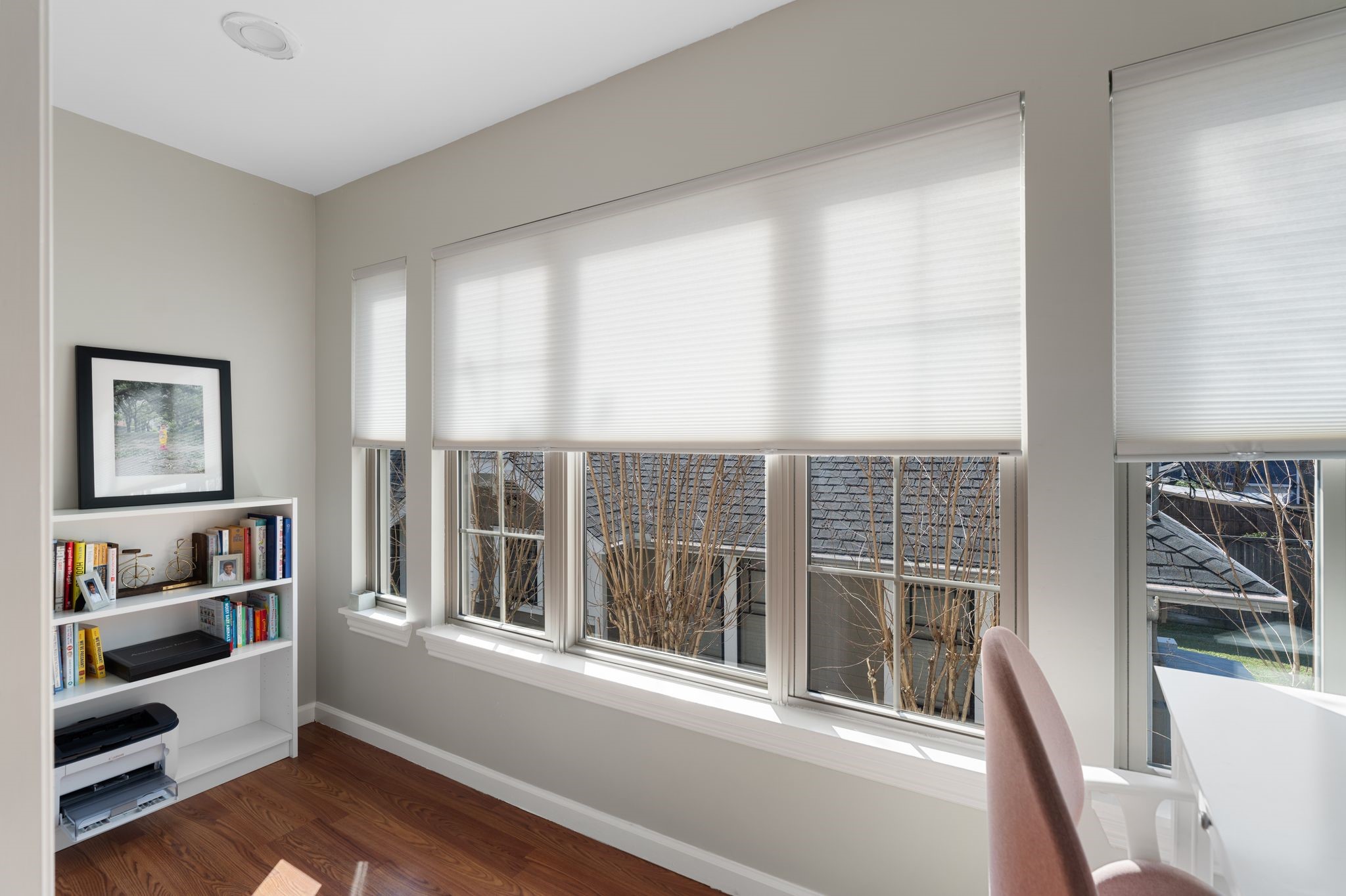 2612 Yupon Street Houston, TX 77006 - Photo 31 of 40 Western facing windows bring in beautiful afternoon light, creating a bright and inviting setting ideal for work, wellness, or relaxation.