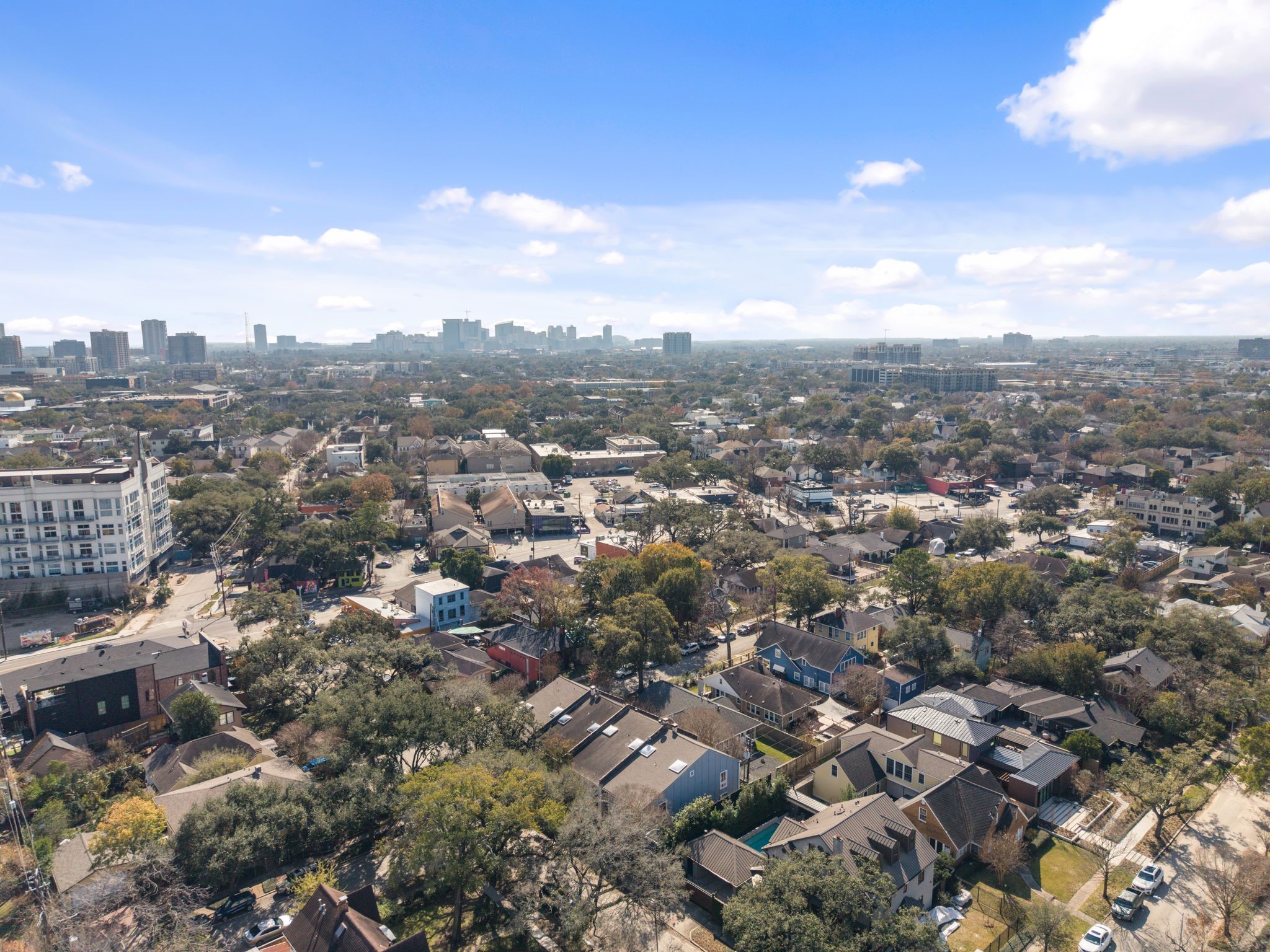 2612 Yupon Street Houston, TX 77006 - Photo 38 of 40 Southern facing aerial view highlights convenient access to the Texas Medical Center and central Houston destinations.