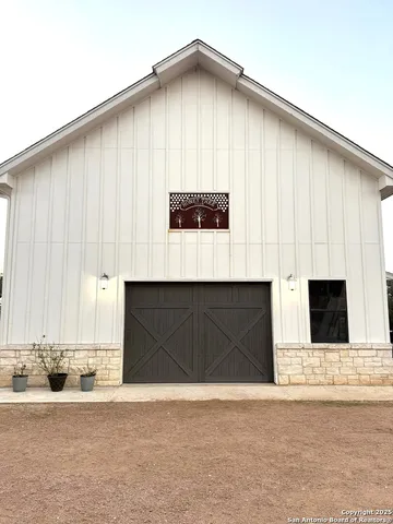 $1,685,000 | 312 Cielo Springs Drive, Blanco, TX 78606