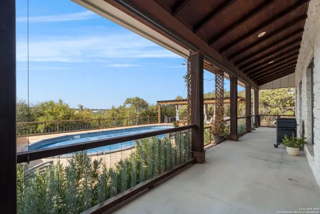 $1,685,000 | 312 Cielo Springs Drive, Blanco, TX 78606
