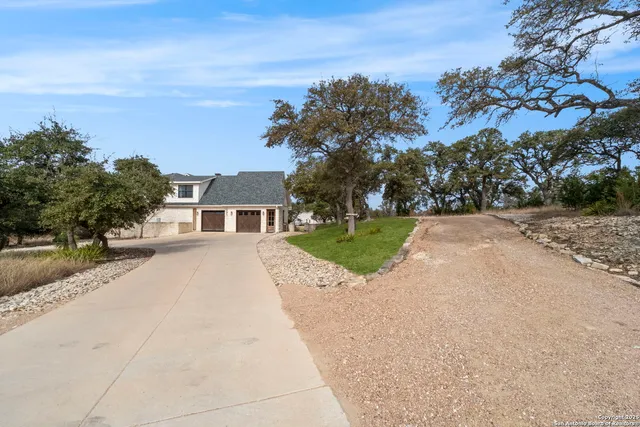 $1,685,000 | 312 Cielo Springs Drive, Blanco, TX 78606