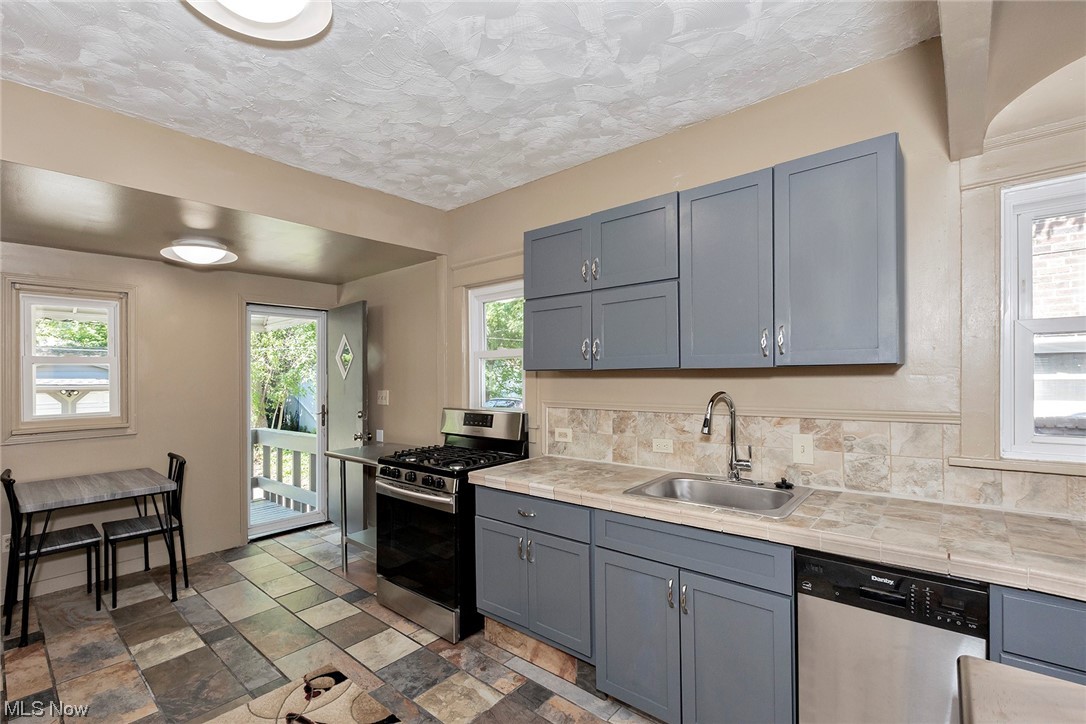 3566 Cedarbrook Road Cleveland, OH 44118 - Photo 12 of 27