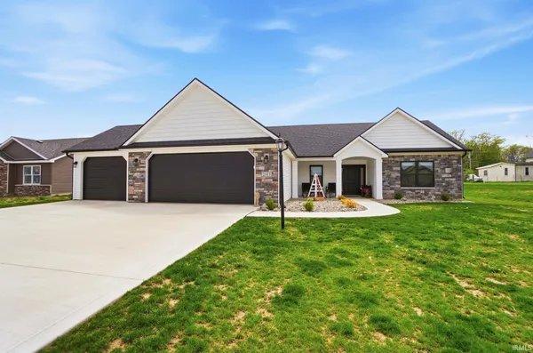 $329,900 | 2313 Chandler Way, Auburn, IN 46706