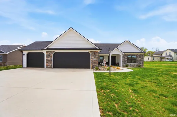 $329,900 | 2313 Chandler Way, Auburn, IN 46706