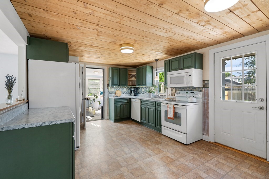 33 MacArthur Circle Peabody, MA 01960 - Photo 14 of 37