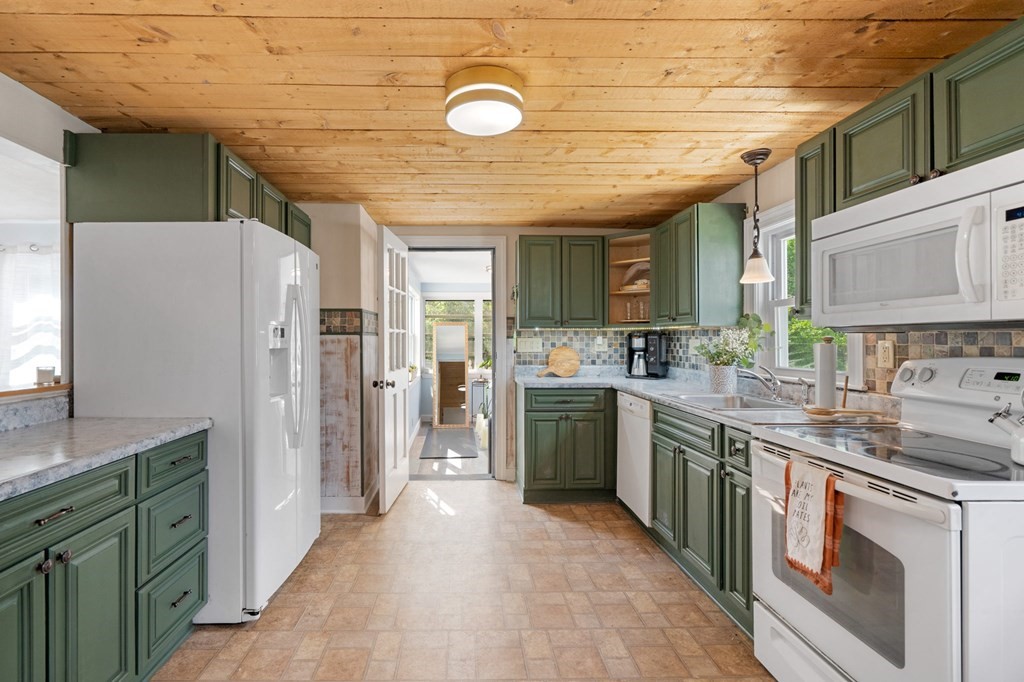 33 MacArthur Circle Peabody, MA 01960 - Photo 15 of 37