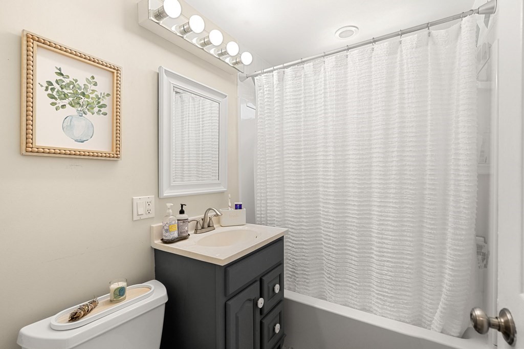 33 MacArthur Circle Peabody, MA 01960 - Photo 17 of 37