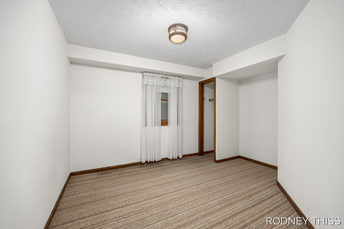 1908 Elizabeth Lane Jenison, MI 49428 - Photo 15 of 20 1908-Elizabeth_015