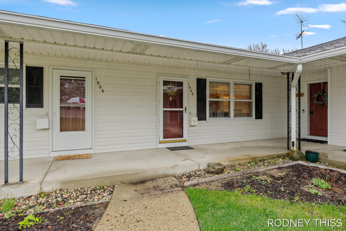 1908 Elizabeth Lane Jenison, MI 49428 - Photo 2 of 20 1908-Elizabeth_002