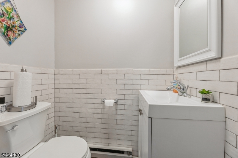 10 Pidgeon Hill Road Wantage, NJ 07461 - Photo 22 of 45 a bathroom with a toilet a sink and mirror