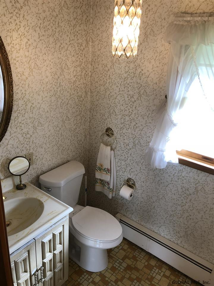 206 Forts Ferry Road Colonie, NY 12110 - Photo 10 of 34 Photo 10