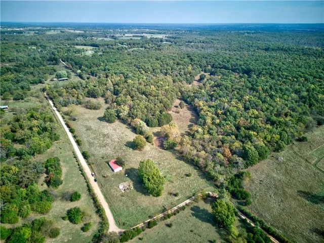 $540,000 | 11705 South 2395 Road, Dunnegan, MO 65640