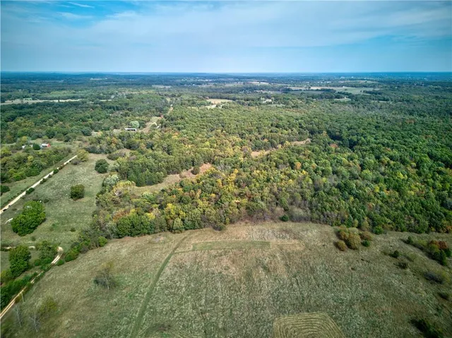 $540,000 | 11705 South 2395 Road, Dunnegan, MO 65640