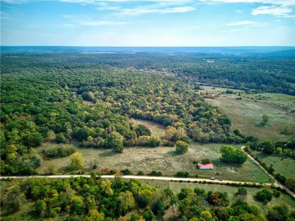 $540,000 | 11705 South 2395 Road, Dunnegan, MO 65640