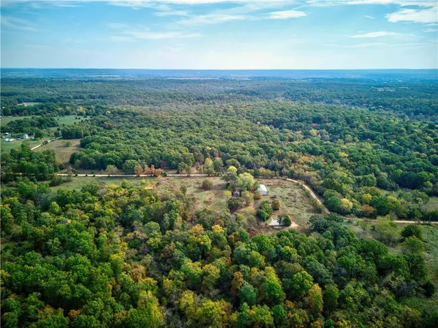 $540,000 | 11705 South 2395 Road, Dunnegan, MO 65640