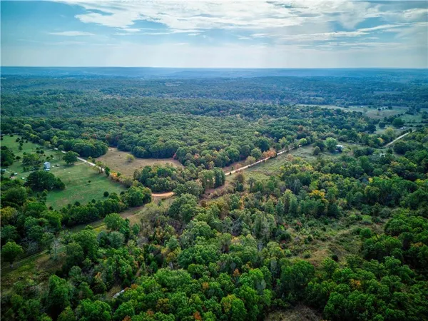 $540,000 | 11705 South 2395 Road, Dunnegan, MO 65640