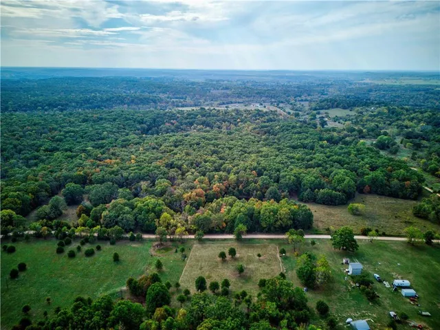 $540,000 | 11705 South 2395 Road, Dunnegan, MO 65640