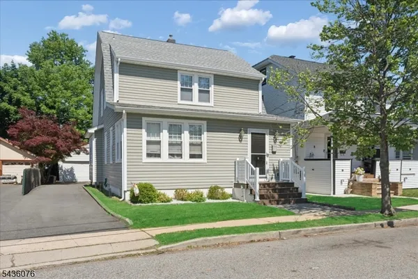 $580,000 | 79 Franklin Place, Totowa, NJ 07512