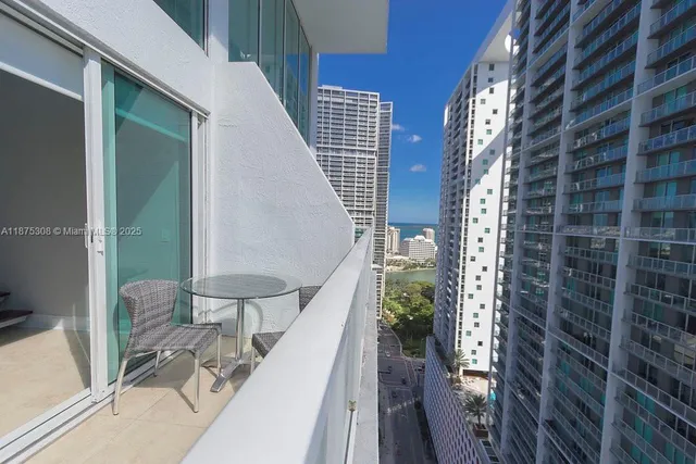$3,000 | 41 Southeast 5th Street, Unit 1604, Miami, FL 33131