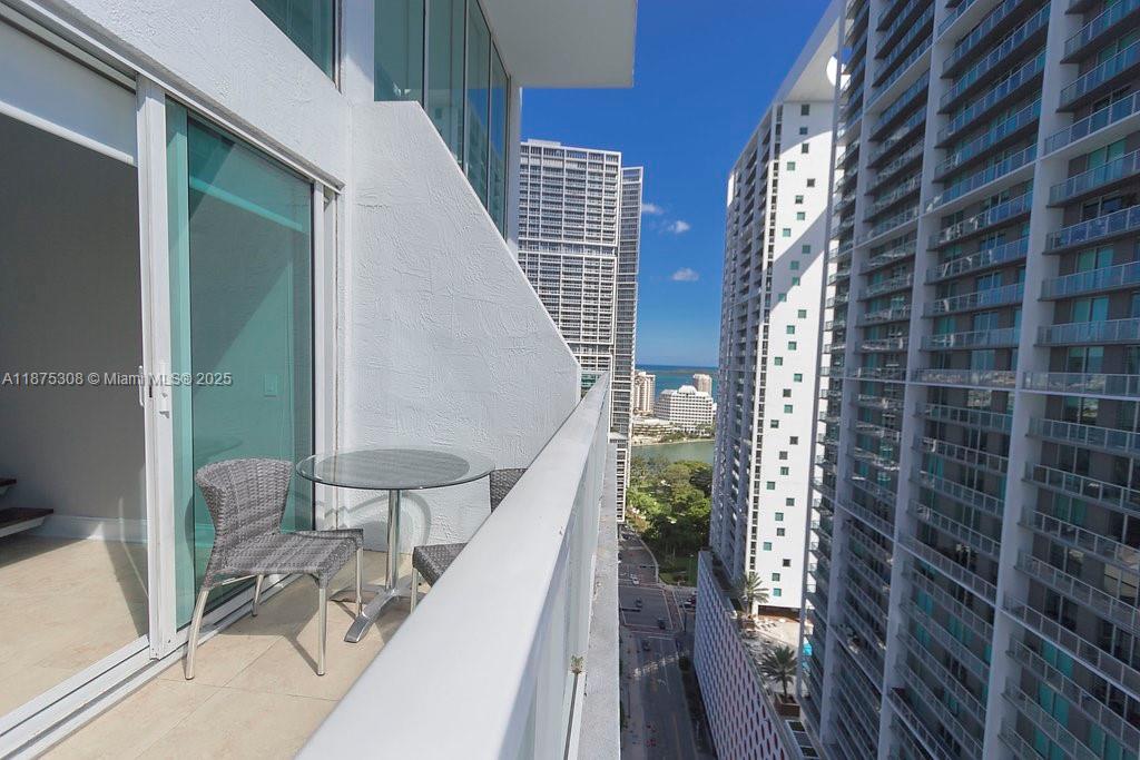41 Southeast 5th Street, Unit 1604 Miami, FL 33131 - Photo 14 of 28