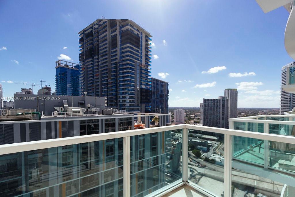 41 Southeast 5th Street, Unit 1604 Miami, FL 33131 - Photo 16 of 28