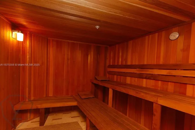 $3,000 | 41 Southeast 5th Street, Unit 1604, Miami, FL 33131