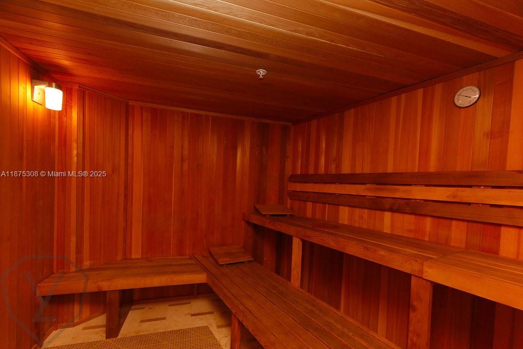 41 Southeast 5th Street, Unit 1604 Miami, FL 33131 - Photo 19 of 28