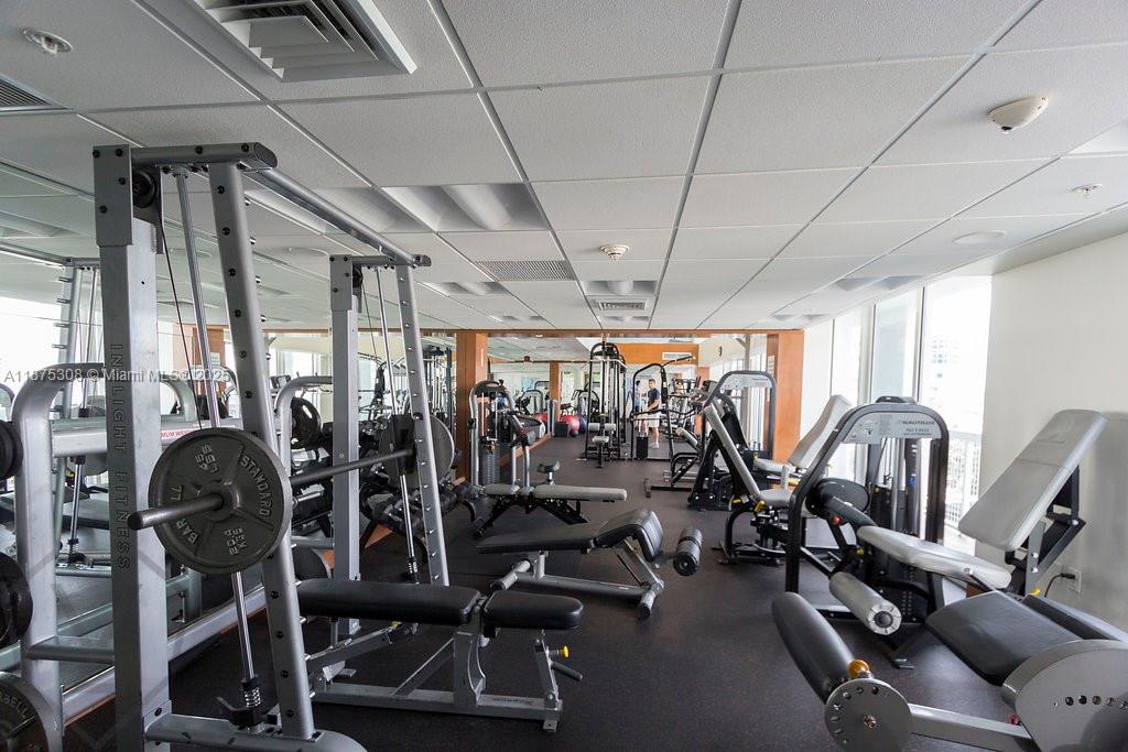 41 Southeast 5th Street, Unit 1604 Miami, FL 33131 - Photo 20 of 28