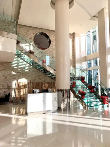 $3,000 | 41 Southeast 5th Street, Unit 1604, Miami, FL 33131