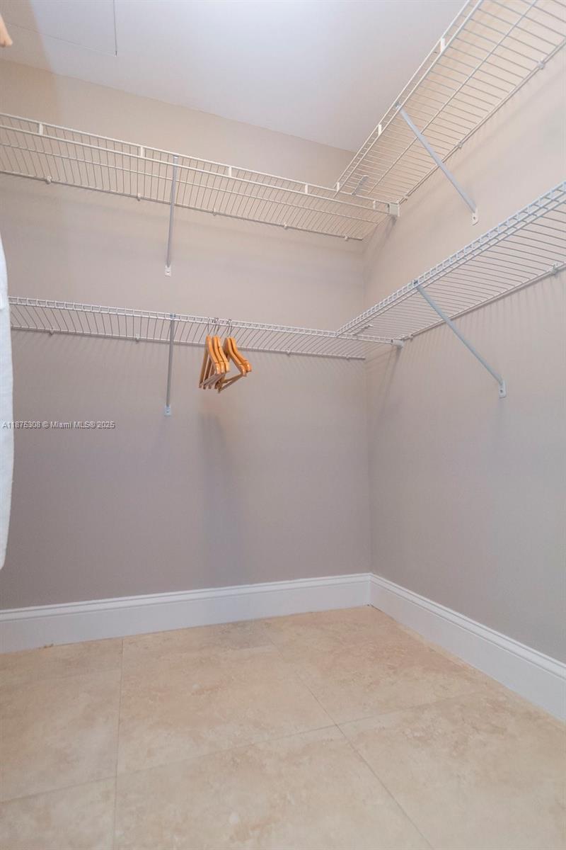 41 Southeast 5th Street, Unit 1604 Miami, FL 33131 - Photo 6 of 28 Primary Closet