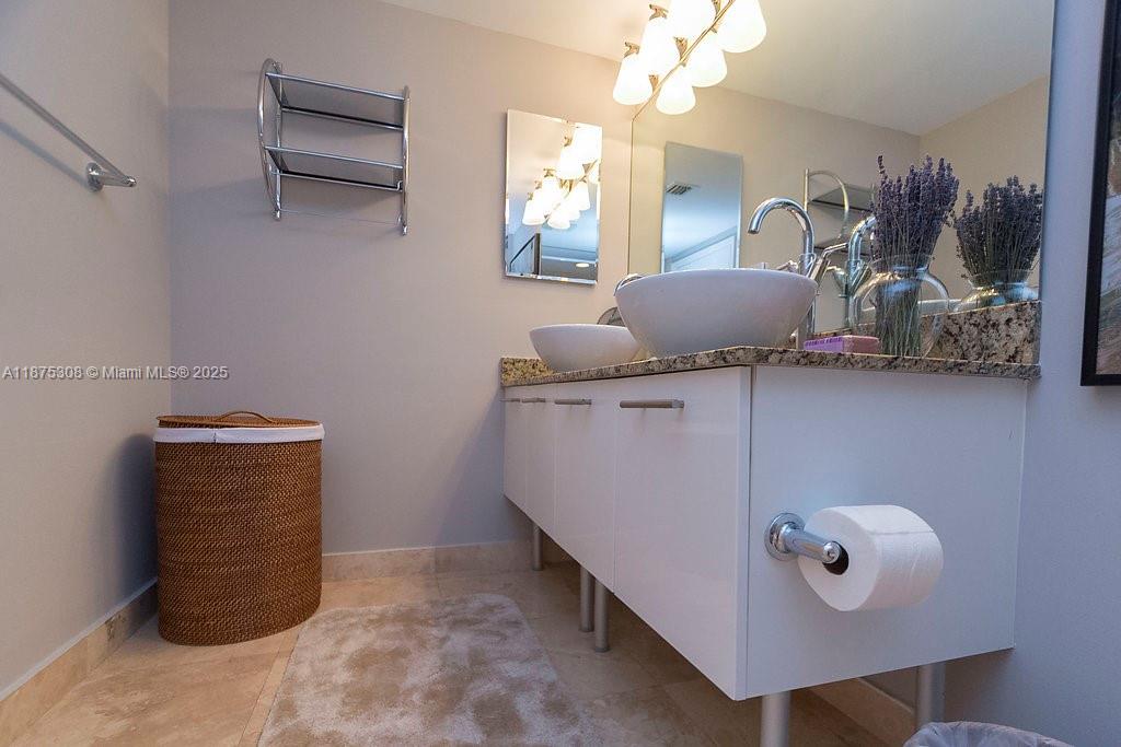 41 Southeast 5th Street, Unit 1604 Miami, FL 33131 - Photo 8 of 28