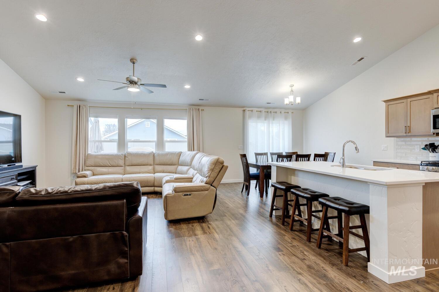 12445 Shadow River Street Caldwell, ID 83607 - Photo 4 of 37