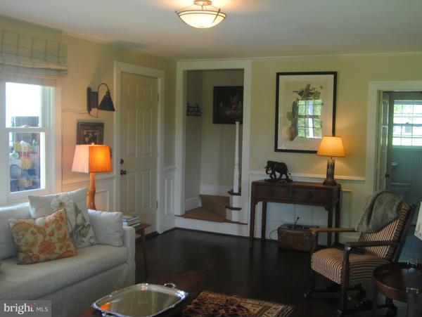 8490 Pumphouse Road Somerset, VA 22972 - Photo 8 of 23 Living Room