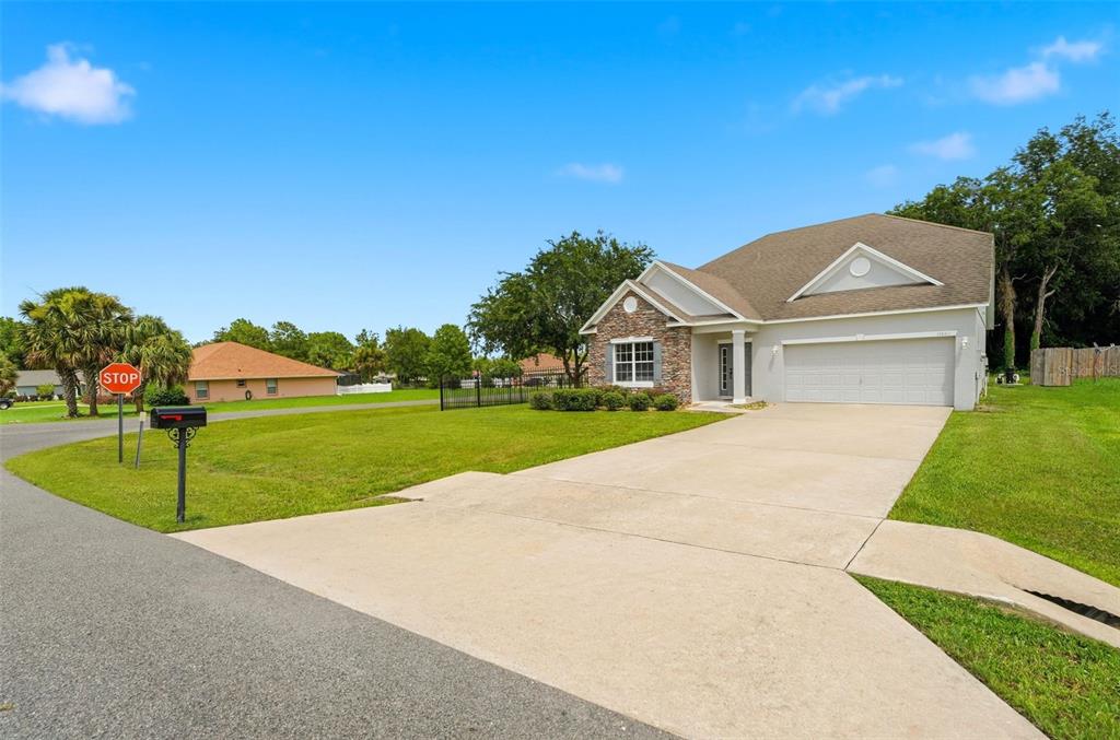 11661 Southwest 56th Terrace Ocala, FL 34476 - Photo 2 of 41