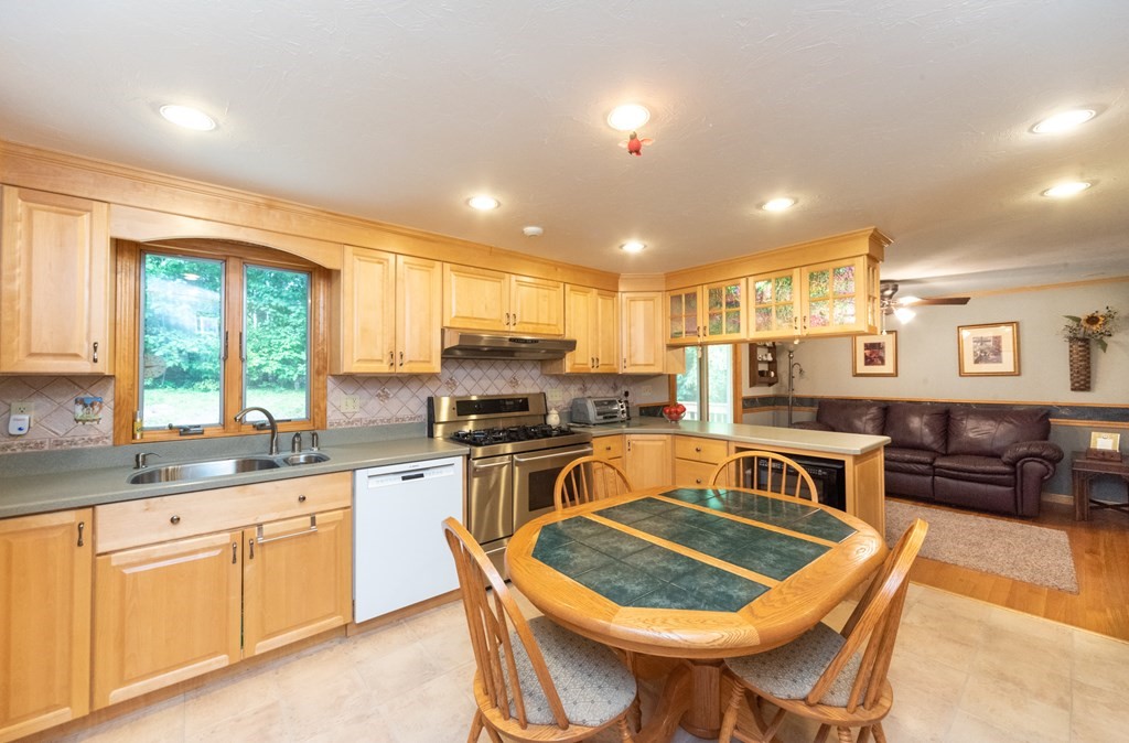 205 Royalston Road Phillipston, MA 01331 - Photo 10 of 41