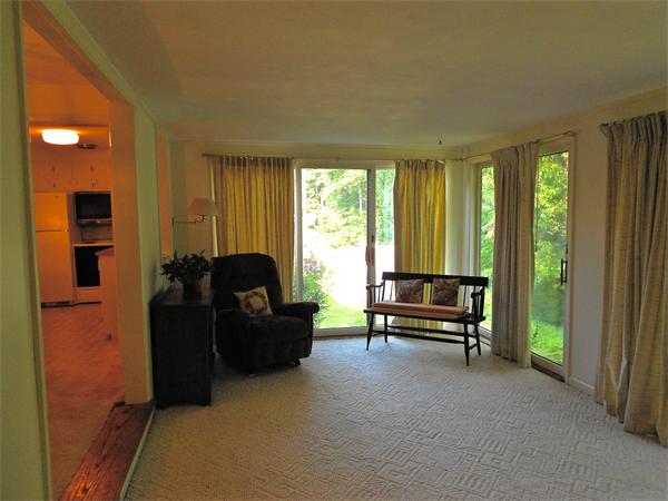 39 Hillview Road Holyoke, MA 01040 - Photo 5 of 8