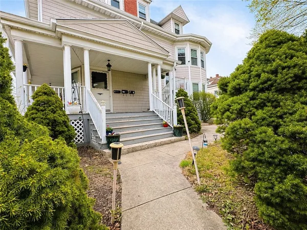 $2,000 | 739 Rock Street, Unit 1, Fall River, MA 02720