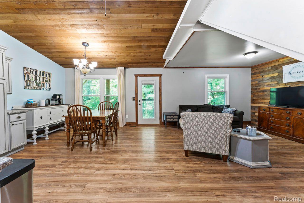 10431 Maple Road Hartland, MI 48353 - Photo 8 of 35 Gallery Image 8