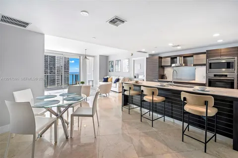 $8,200 | 200 Biscayne Blvd Way, Unit 4308, Miami, FL 33131
