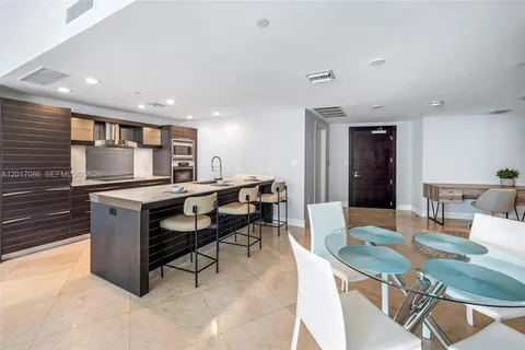 $8,200 | 200 Biscayne Blvd Way, Unit 4308, Miami, FL 33131