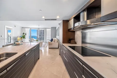 $8,200 | 200 Biscayne Blvd Way, Unit 4308, Miami, FL 33131