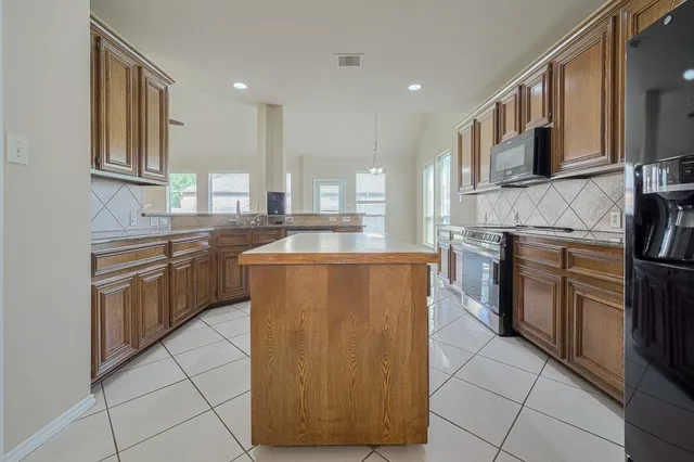 $2,700 | 2206 Grand Shore Court, Pearland, TX 77584