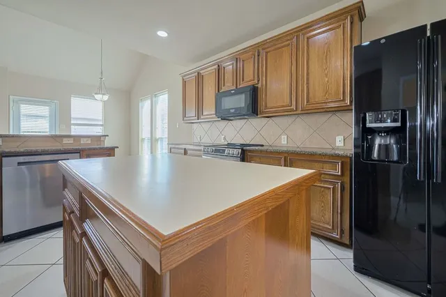 $2,700 | 2206 Grand Shore Court, Pearland, TX 77584