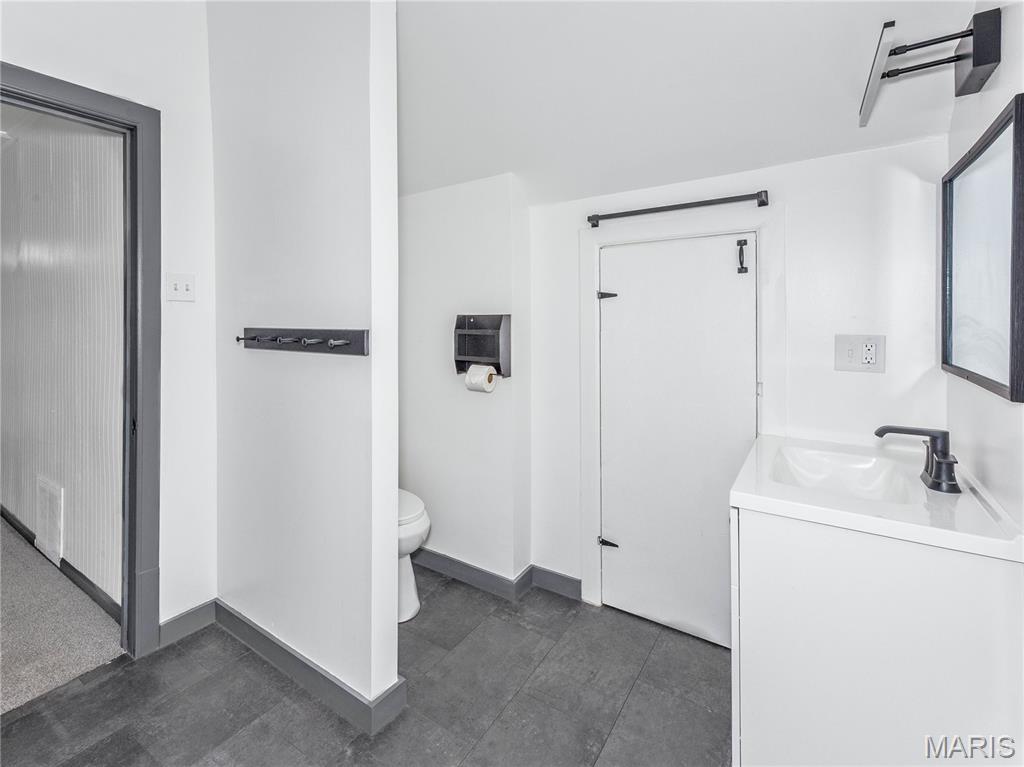 710 East Main Street Alhambra, IL 62001 - Photo 17 of 27