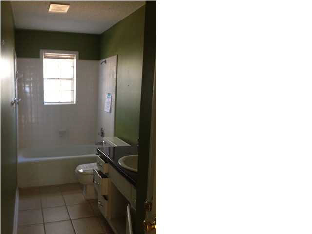 124 Reeves Road Columbus, MS 39702 - Photo 8 of 10 Extra bath